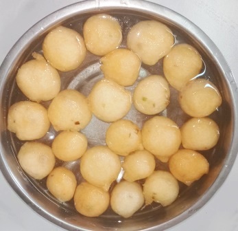 दही भल्ले (वड़ा) रेसिपी (Dahi Bhalla Recipe in Hindi)
