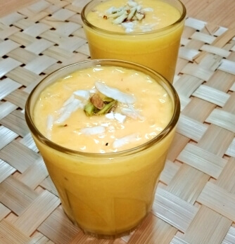 मैंगो लस्सी (आम की लस्सी) रेसिपी (Mango Lassi Recipe in Hindi)