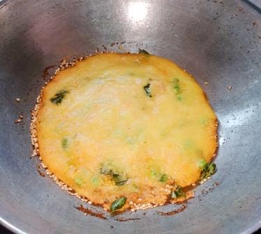 Instant Vegetable Rava Handvo Recipe in Hindi 