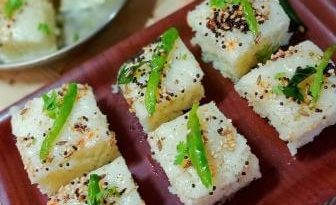 इंस्टेंट रवा ढोकला रेसिपी (Instant Rava Dhokla Recipe in Hindi)