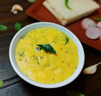 महाराष्ट्रियन पिटल रेसिपी | Maharashtrian Pithla Recipe | पिठलं भाकरी रेसिपी