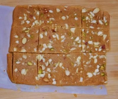 बेसन की बर्फी | Besan Barfi Recipe | Besan Ki Barfi Recipe in Hindi