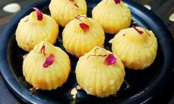 mawa modak recipe (मावा मोदक रेसिपी) | khoya modak | mawa ke modak | yellow modak