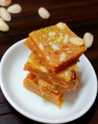 बेसन की बर्फी | Besan Barfi Recipe | Besan Ki Barfi Recipe in Hindi