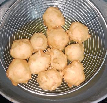 बोंडा रेसिपी | bonda in hindi | Urad Dal bonda Recipe in hindi | उड़द दाल बोंडा | उलुंदु बोंडा