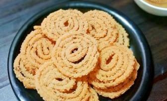 मसाला चकली रेसिपी | खस्ता मसाला चकली झटपट बनाईये । Instant Masala Chakli Recipe | Crispy Maida Chakli recipe