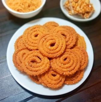 इंस्टेंट चकली रेसिपी | instant chakli recipe in Hindi | instant rice chakkuli recipe | instant murukku