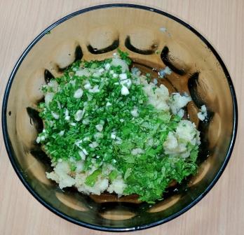 गुजराती लहसुन का काचु बनाने की रेसिपी | Lasan Nu Kachu Recipe | Winter Special Recipe (Green Garlic With Mashed Potatoes) 