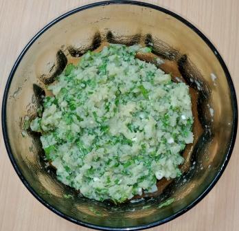 गुजराती लहसुन का काचु बनाने की रेसिपी | Lasan Nu Kachu Recipe | Winter Special Recipe (Green Garlic With Mashed Potatoes) 