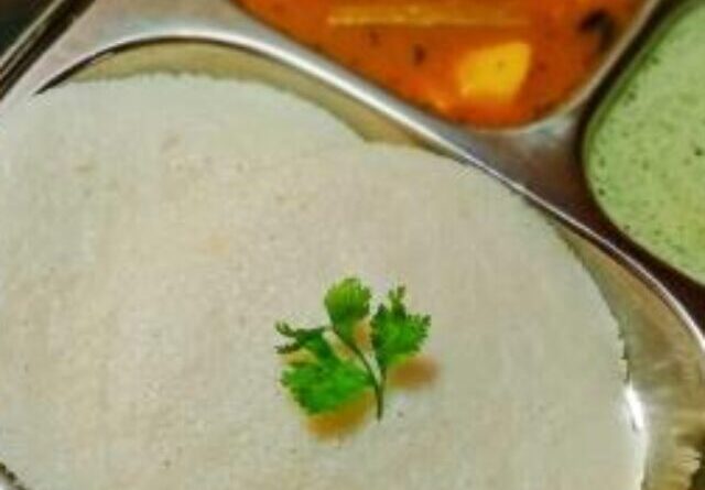 थट्टे इडली रेसिपी | thatte idli in hindi | थट्टे इडली बनाने की विधि | तट्टे या प्लेट इडली