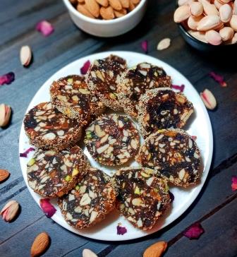 खजूर ड्राईफ्रूट बर्फी रेसिपी | Khajur and Dry Fruit Barfi Recipe in hindi | खजूर की बर्फी / रोल | sugar free dry fruit barfi | खजूर ड्राईफ्रूट बर्फी बनाने की विधि 