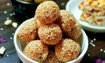 तिल गुड़ के लड्डू | til gud ke laddu recipe in hindi | तिल लड्डू रेसिपी | तिल कूट | til ladoo