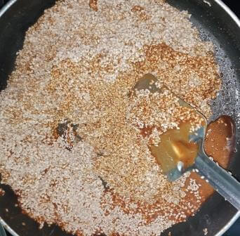 तिल चिक्की रेसिपी| til chikki recipe in Hindi | sesame chikki recipe | til ki chikki or til gajak