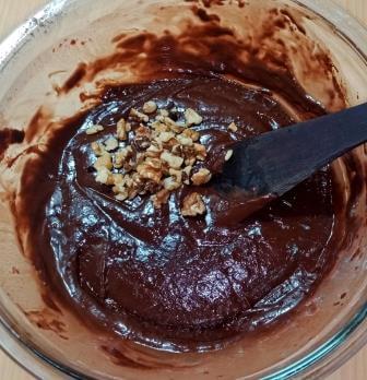 चॉकलेट बनाना केक रेसिपी | chocolate banana cake in hindi without Oven | एगलेस चॉकलेट बनाना केक | बिना अंडे की केला चॉकलेट केक