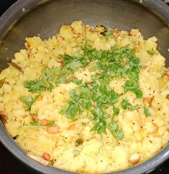 आलू पोहा रेसिपी | aloo poha recipe in hindi | aloo kandha poha | बटाटा पोहा 