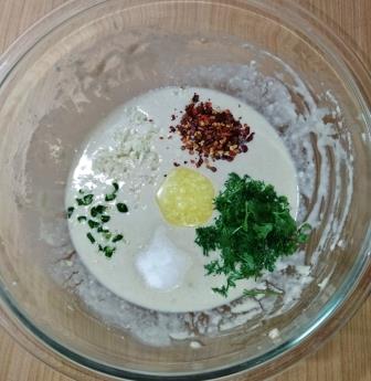 Trending Liquid Dough Garlic Paratha Recipe in hindi | चिली गार्लिक पराठा रेसिपी | गार्लिक पराठा बिना आटा गुंथे