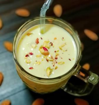 बादाम मिल्क शेक रेसिपी | Badam Milk shake Recipe in Hindi | Almond Milk (Badam Milk)