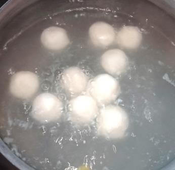 रसगुल्ला रेसिपी | rasgulla in hindi | बंगाली रोसोगुल्ला | छेना रसगुल्ला | How To Make Spongy Rasgulla | छेना रसगुल्ला बनाने की विधि