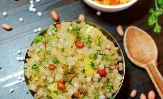 हरियाली साबूदाना खिचड़ी रेसिपी | hariyali sabudana khichdi recipe in hindi | green and spicy sabudana khichdi recipe | sago khichdi recipe