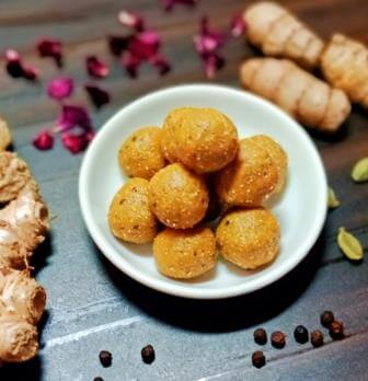 सौंठ गुड़ की गोली dry ginger and jaggery balls 